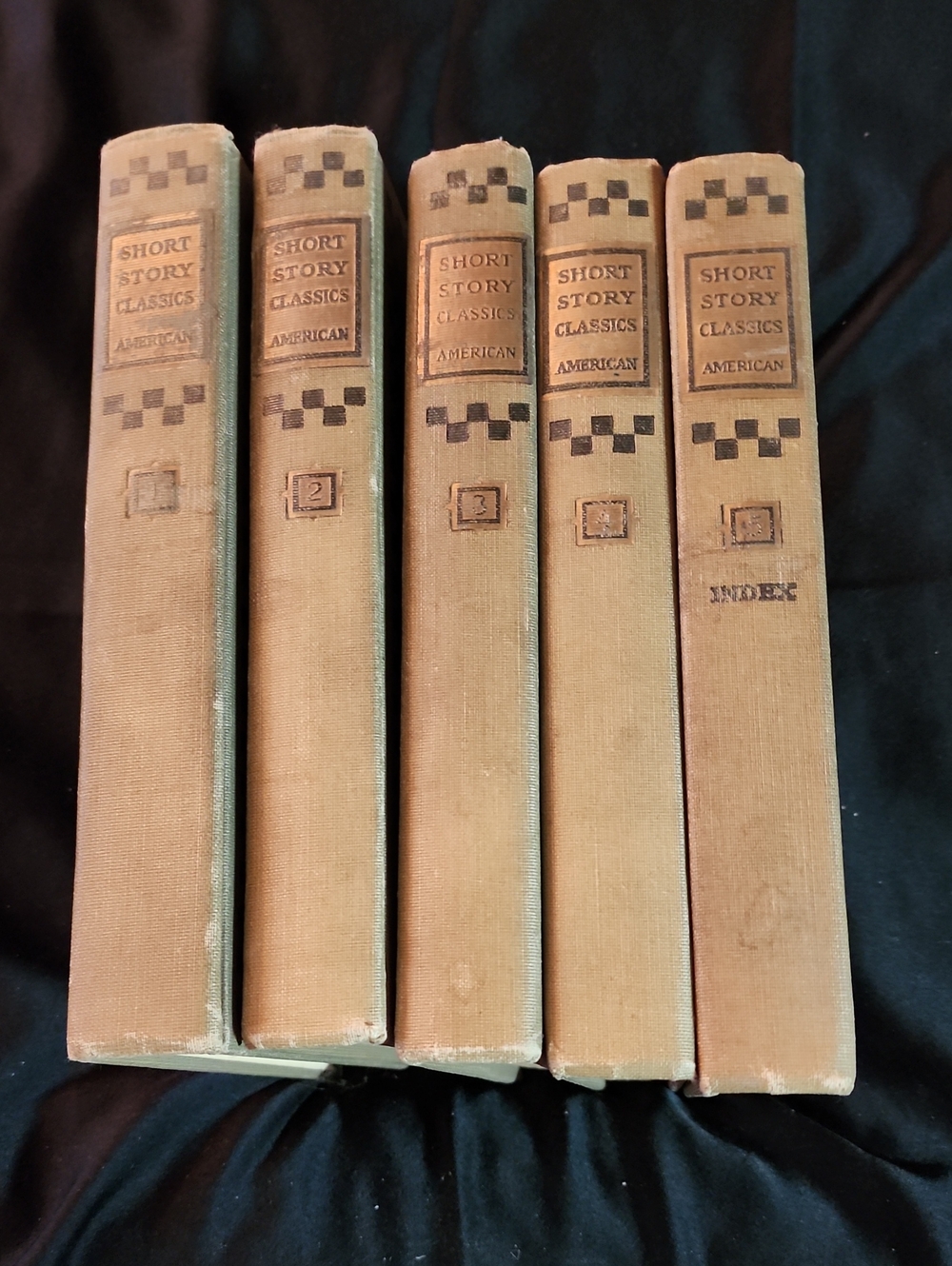 Short Story Classics American Hardcover Book Set - Beige